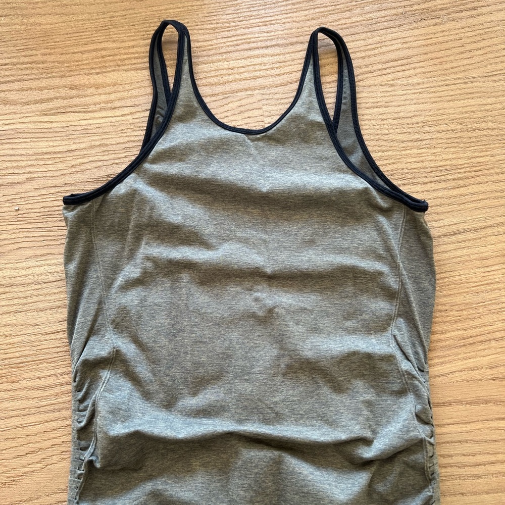 Lululemon Tank - size 6.